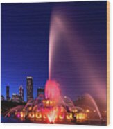 Buckingham Fountain At Night - Chicago, Illinois Wood Print