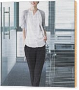 Cute Businesswoman With Laptop In The Office Wood Print