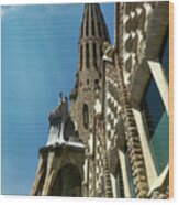 Looking Up On A Sunny Day At Sagrada Familia Wood Print