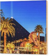 Luxor Pyramid And Sphinx Of Giza, Las Vegas Wood Print