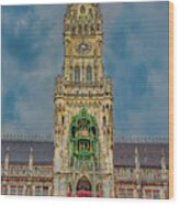 Rathaus-glockenspiel Of Munich Wood Print