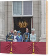 The Queen Waves At The Crowds Wood Print