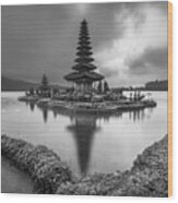 Ulun Danau Beratan Temple With Its Reflection In The Lake In Black And White Wood Print