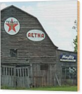 Weathered Dilapidated Store Or Barn With Vintage Signage Wood Print