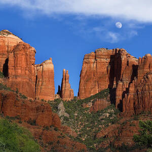 Cathedral Rock Moon Rise Color by Dave Dilli