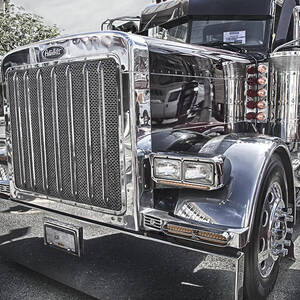 Peterbilt 2005 by Theresa Tahara