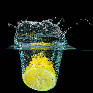 Splashing Lemon by Peter Lakomy