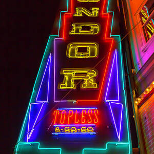 opera neon logo