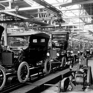 Ford Model T Assembly Line, 1920s by Science Source