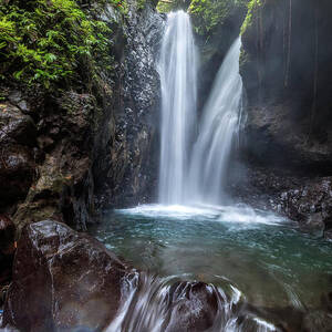 Git Git waterfall - Bali by Joana Kruse