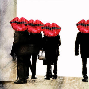 People at the Elphi with red lips by Gabi Hampe
