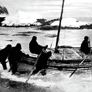 Launching The James Caird, 1916 by Science Source