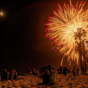 Fireworks at the Beach by Lindsay Thomson