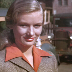 Veronica Lake vintage cars pose 1940 by Silver Screen