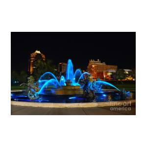 Kansas City Royals pay tribute to iconic fountains and art deco