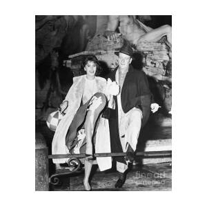 John Wayne And Sophia Loren Photograph by Bettmann - Fine Art America