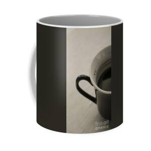 https://render.fineartamerica.com/images/rendered/square-product/small/images/rendered/default/frontright/mug/images/artworkimages/medium/3/black-and-white-artistic-black-coffee-cup-close-up-dragos-nicolae-dragomirescu.jpg?&targetx=306&targety=0&imagewidth=187&imageheight=333&modelwidth=800&modelheight=333&backgroundcolor=2A2821&orientation=0&producttype=coffeemug-11